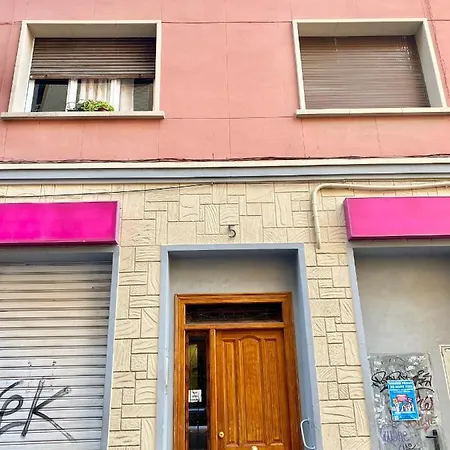 Barato En Piso Familiar Compartido El Centro De La Ciudad Cerca De La Estacion De Autobuses Apartment